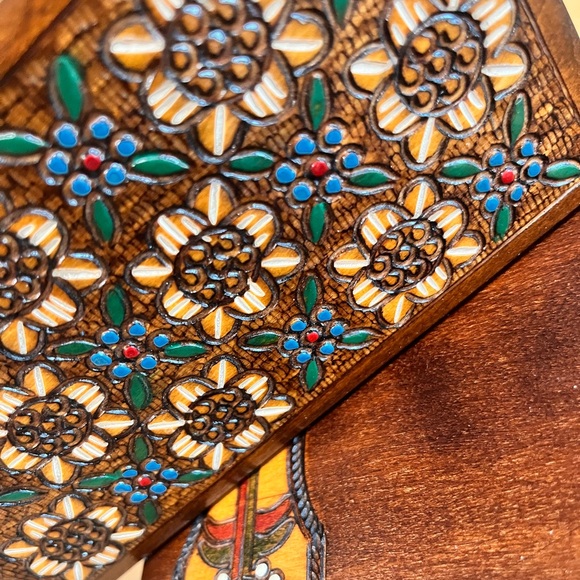 Trinket box from Poland this is for the engraved flowers box - Picture 6 of 9